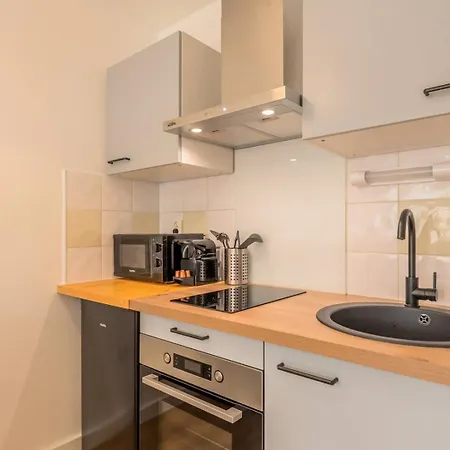 Avec Parking Et Balcons Appartamento