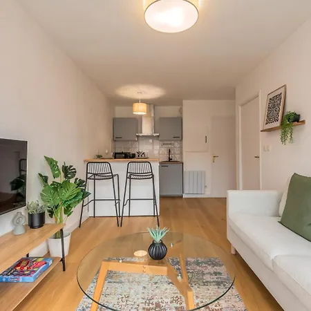 Avec Parking Et Balcons Appartamento