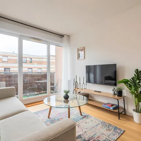 Avec Parking Et Balcons Appartamento